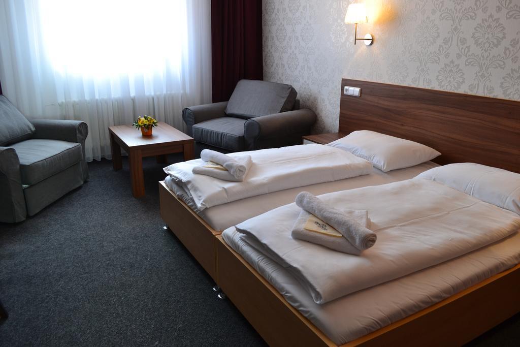 Arkada Hotel Bučovice Exterior foto