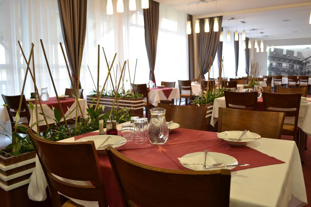 Arkada Hotel Bučovice Exterior foto