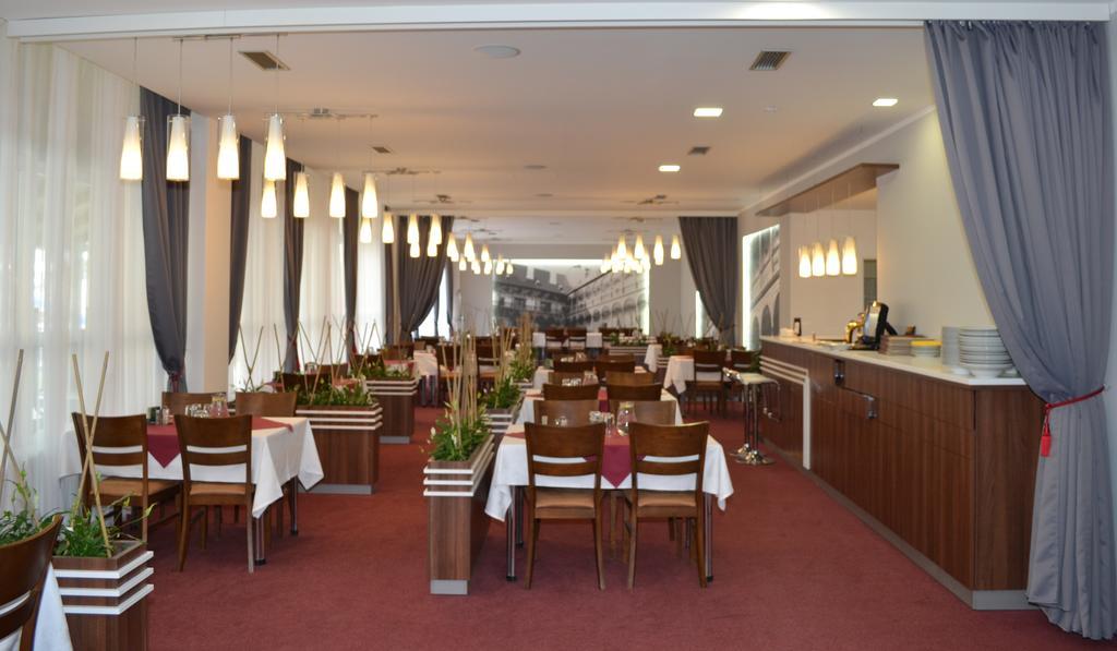 Arkada Hotel Bučovice Exterior foto