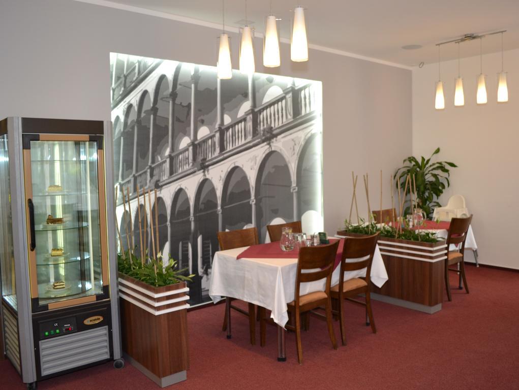 Arkada Hotel Bučovice Exterior foto