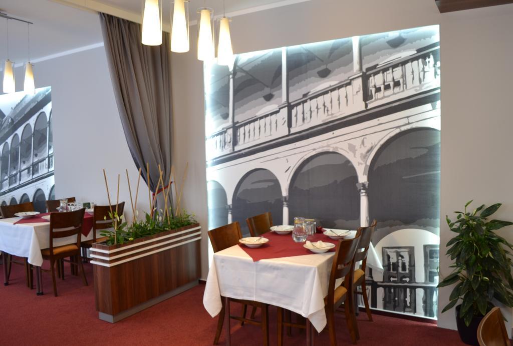Arkada Hotel Bučovice Exterior foto