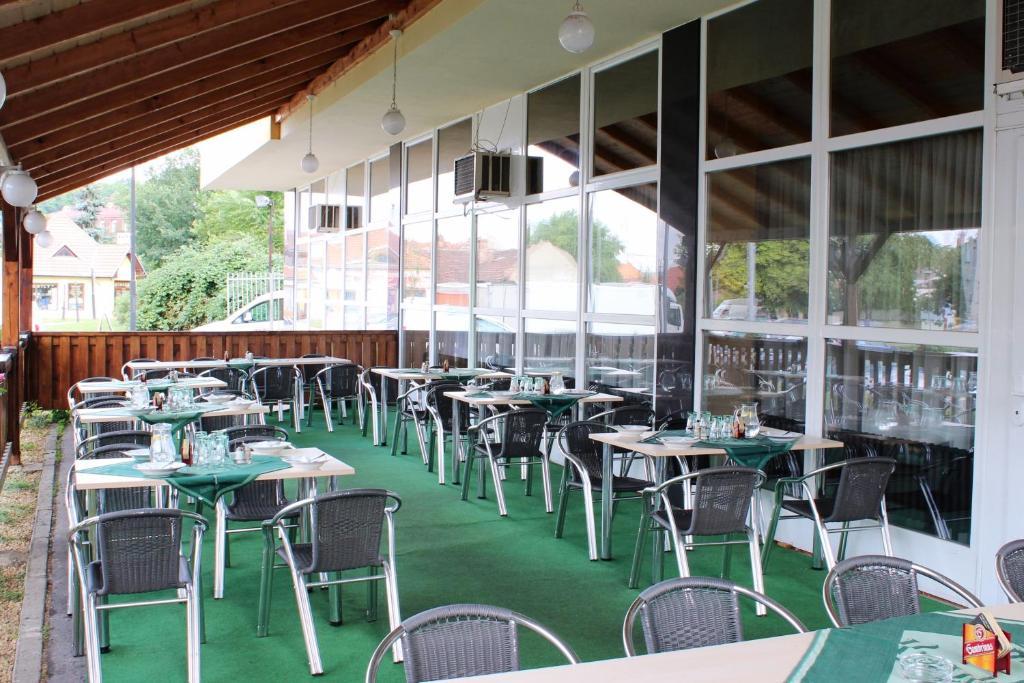 Arkada Hotel Bučovice Exterior foto